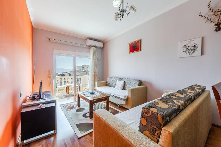 Urban Sea Escape by PikHost - Chambres d'hôtes Saranda