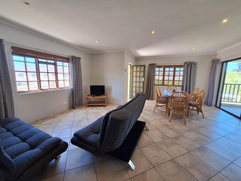 High Tide Coastal Apartment - Settler Sands - B&B Port Alfred