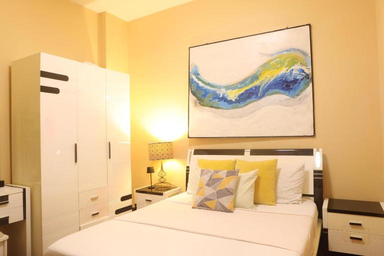 The Mosaic Tower - B&B Manila