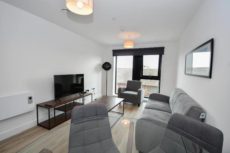 Bright & Spacious 2 Bed Apartment in Liverpool - Bed and Breakfast Liverpool