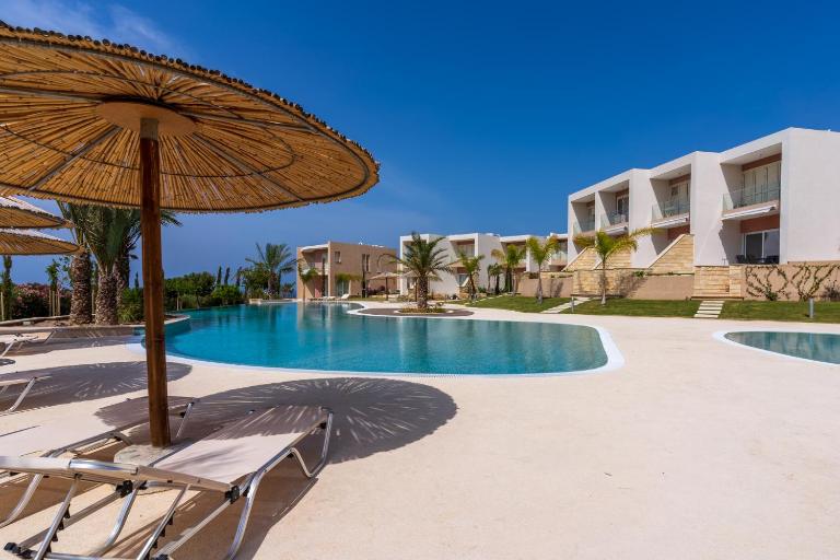 Modern Poolside villa at Paphos - Ferienwohnung Chlórakas