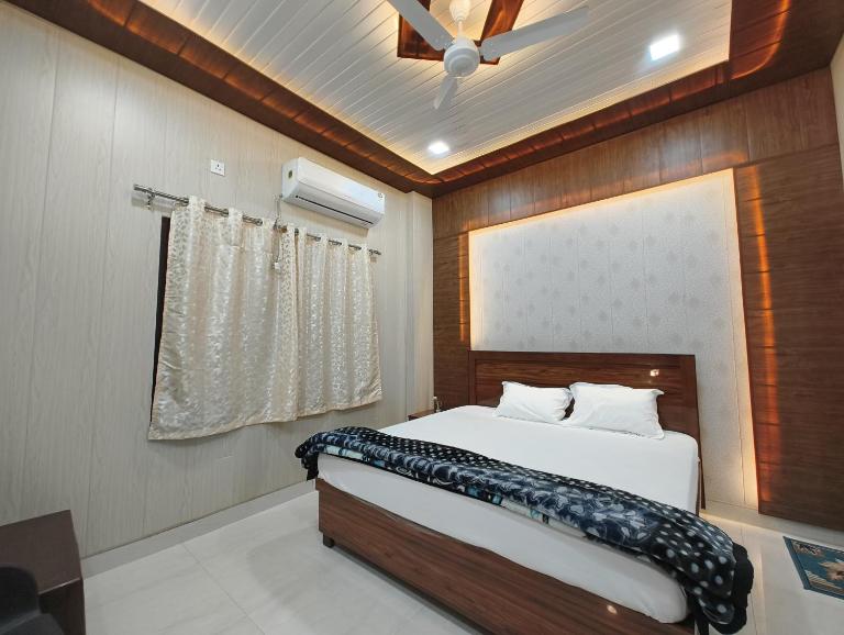 Shreenika Home Stay - B&B Ayodhya