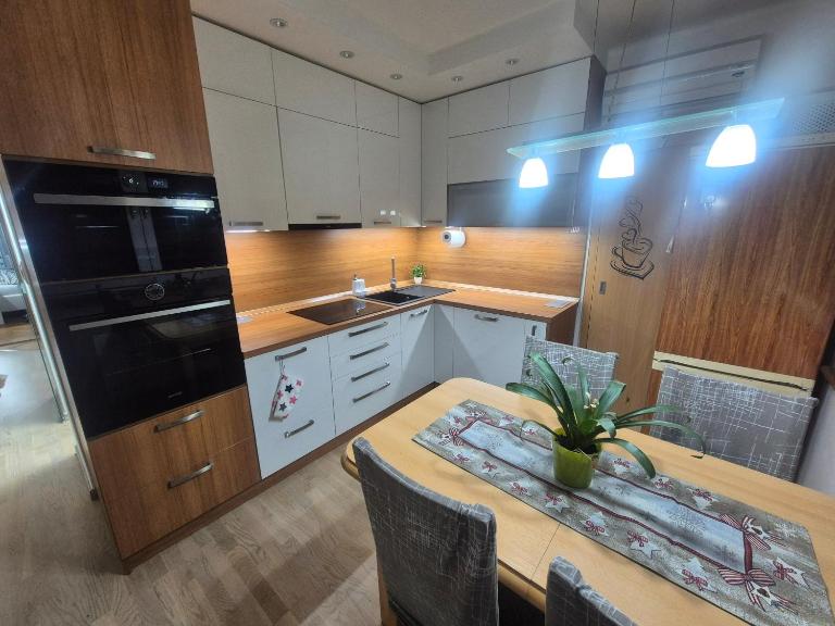 Štýlový 4-izbový apartmán v srdci mesta - Chambres d'hôtes Levice