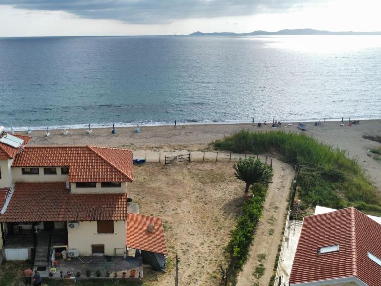 Spirou 2 level apartment on the beach - Chambres d'hôtes Ierissos