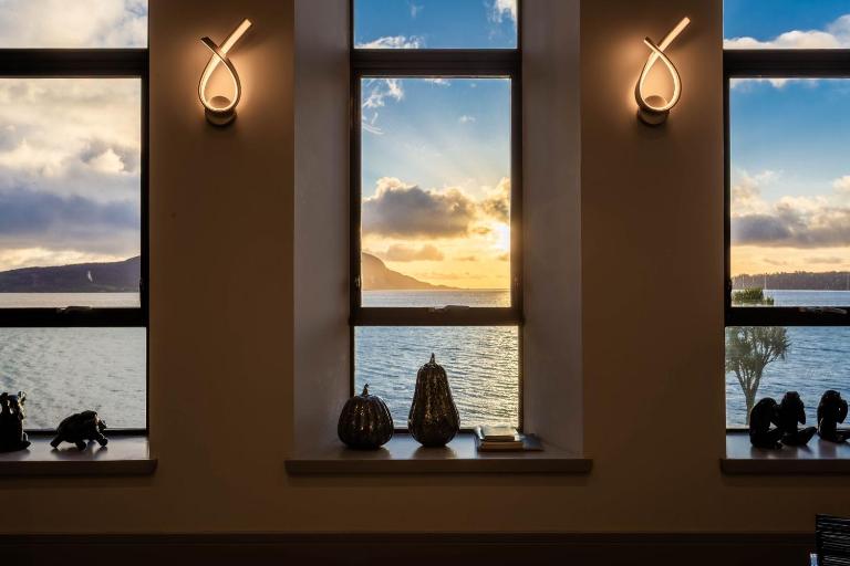 Arran Shores Luxury Shorefront Penthouse Suite 12 - Chambres d'hôtes Lamlash