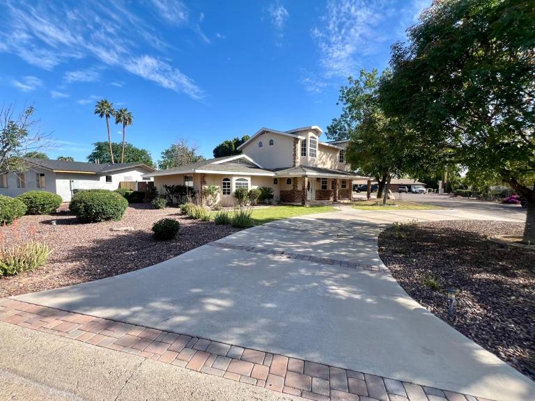 Executive Luxury Home with Pool and Garage and Pet Friendly - B&B Phoenix