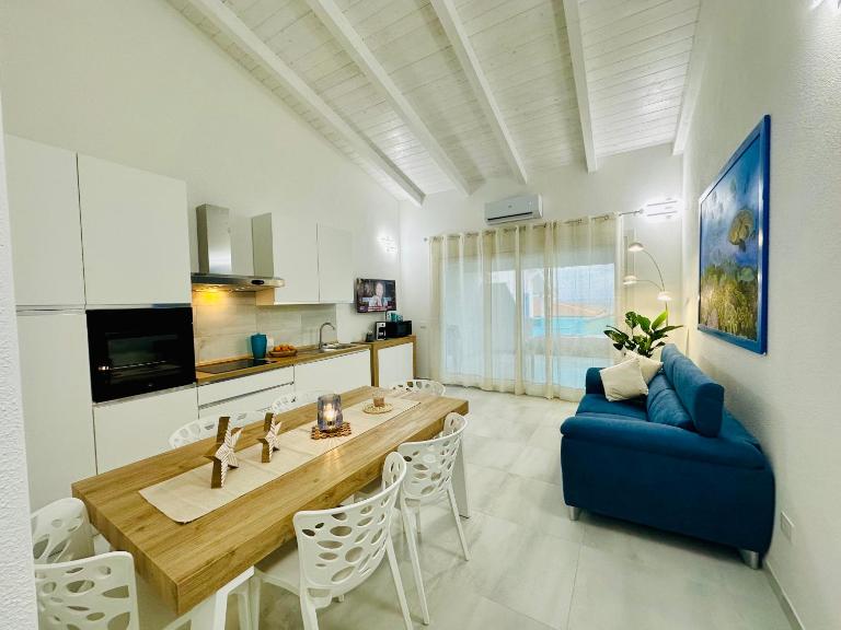 AZZURRO meraviglioso attico a pochi passi dal mare - B&B Valledoria