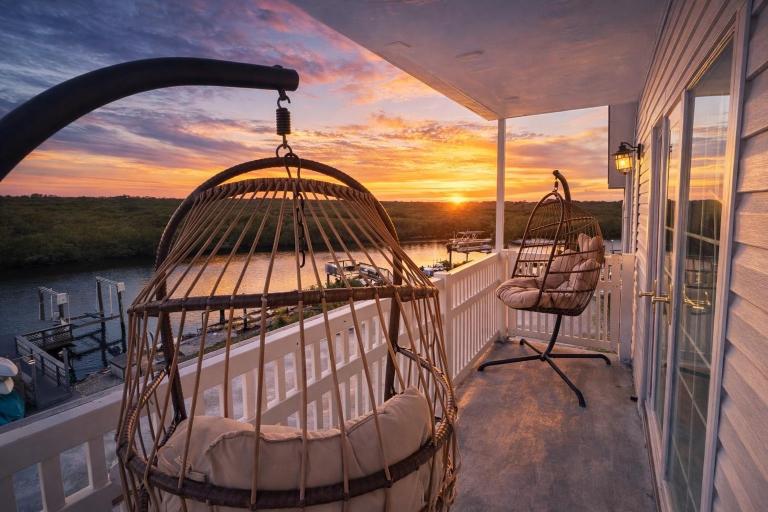 UltraLuxury Stays Sleeps 22 Tampa FL - Bed and Breakfast Tampa