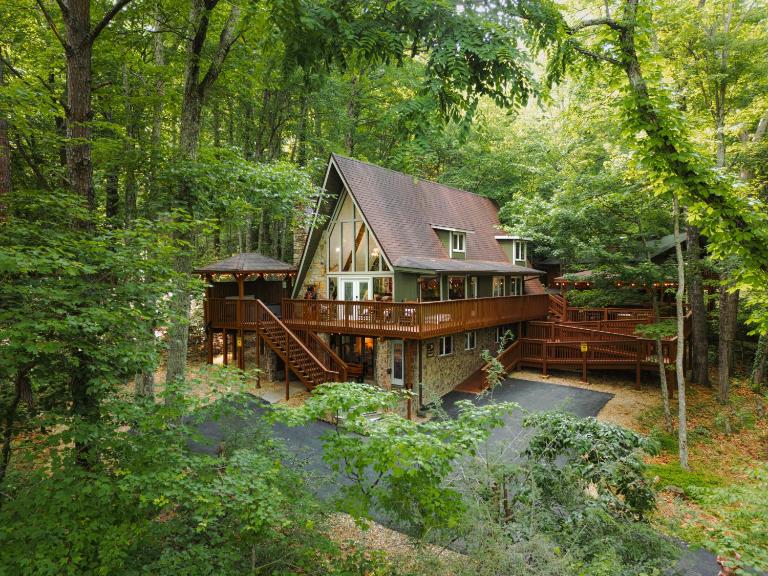 High Bear Activity, Handicap Ramp, Hot Tub, Fire Table, Game Room, Family Cabin - B&B Gatlinburg