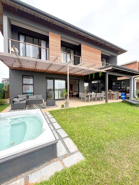 Stylish Modern Home in Salta Sibaya, Umdloti - B&B eMdloti
