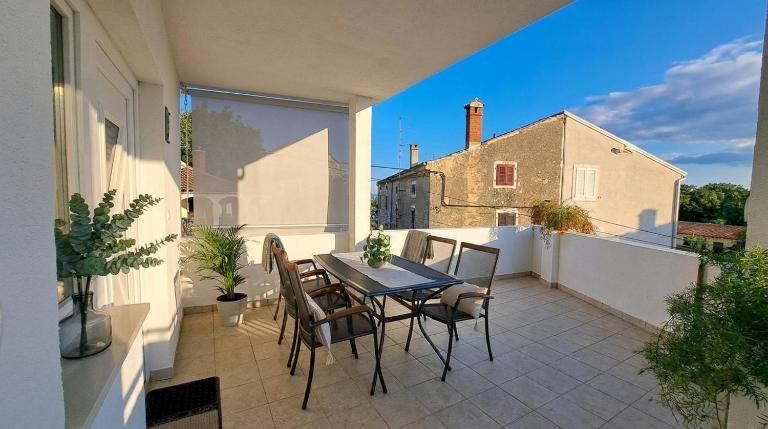 Holiday apartments by the sea - B&B Funtana