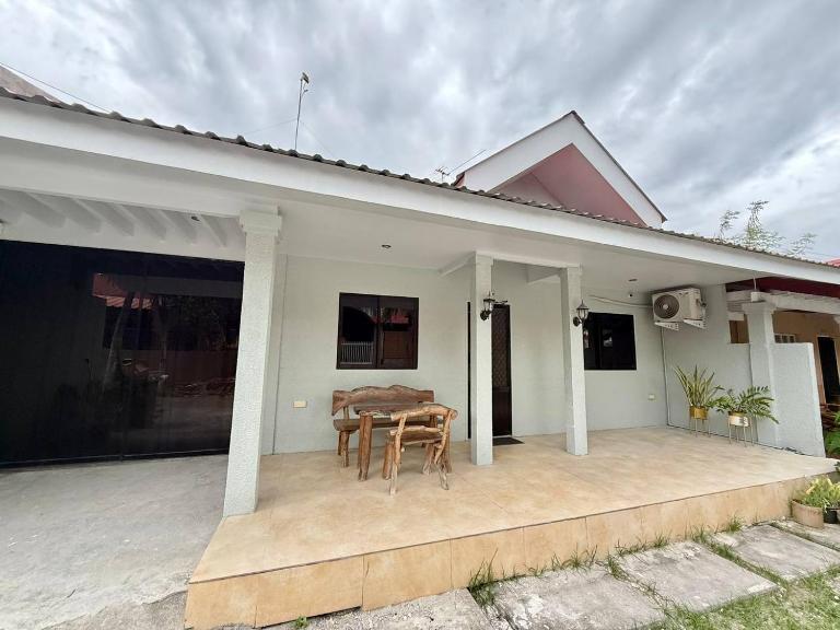 RQ Cozy Two Bedroom House - Chambres d'hôtes General Santos