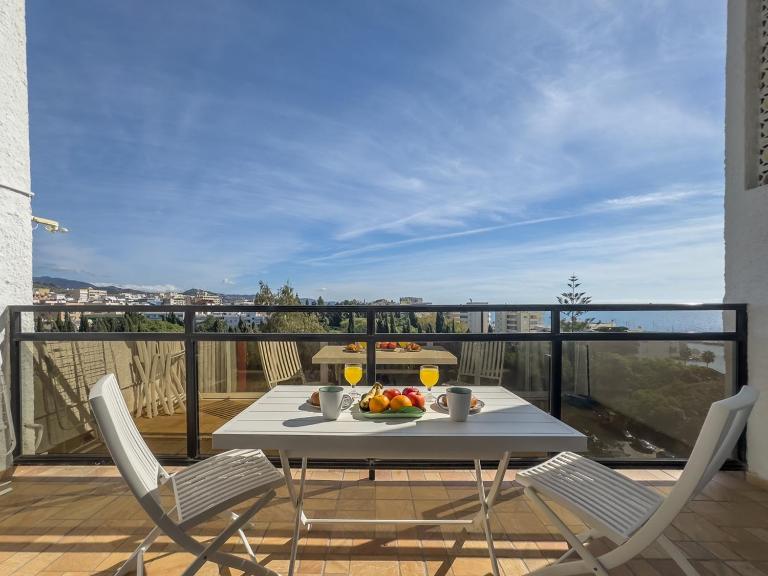 Skol 510A Front Line Beach 2 Bedrooms - Bed and Breakfast Marbella
