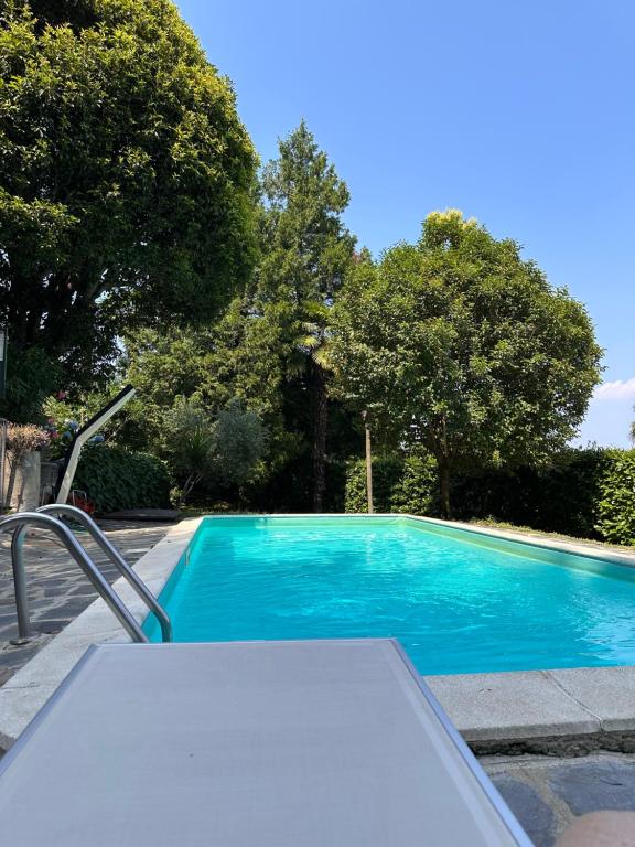 Dimora Vista Lago Con Piscina - Chambres d'hôtes Lesa
