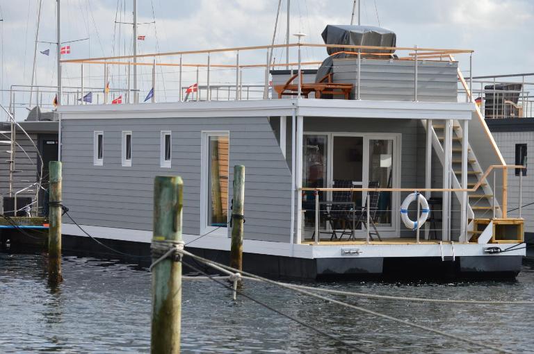 Hausboot Hecht mit Dachterrasse in Schleswig - B&B Schleswig