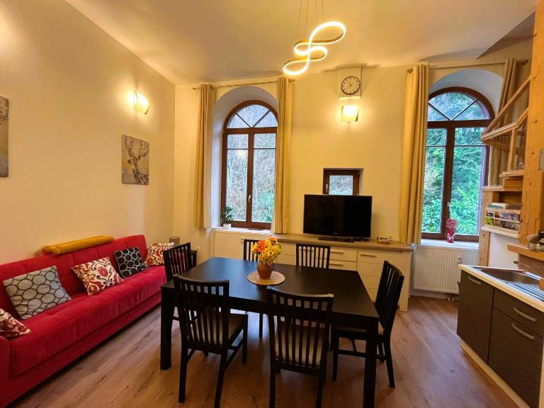T4 en duplex, résidence atypique en pleine forêt - Chambres d'hôtes Yzeron
