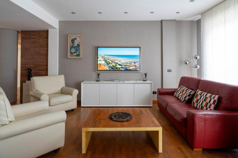 Charming beach front apartment - B&B Viareggio