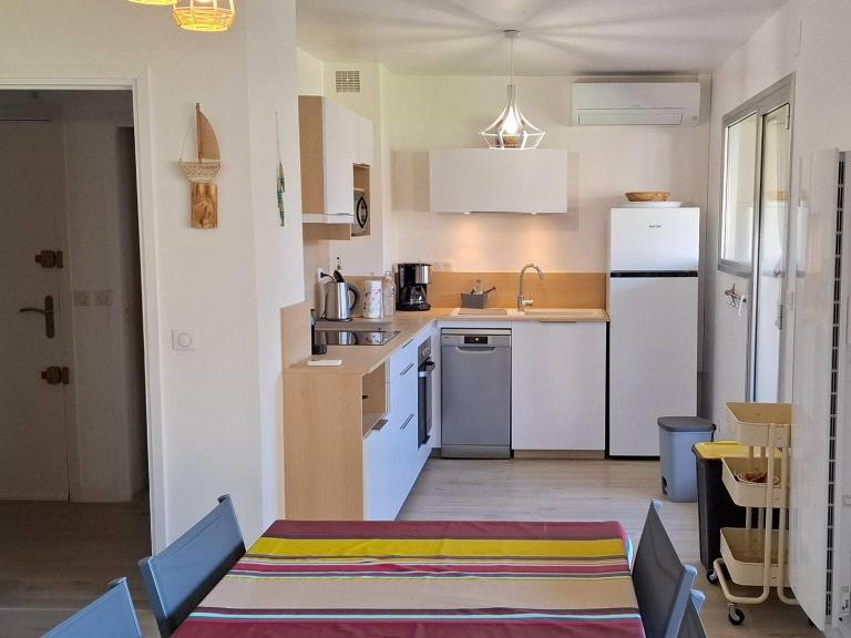 Appartement rénové 2021 avec balcon et garage, proche golf, 3 pièces, 6 couchages, Le Lavandou. - FR-1-251-425 - Chambres d'hôtes Le Lavandou