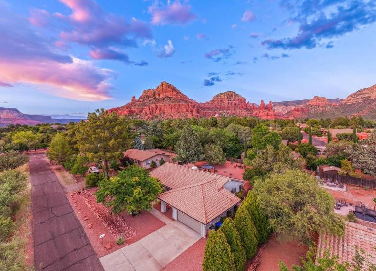 Vista Bonita | Views, Spa, Trailheads, Firepits - B&B Sedona