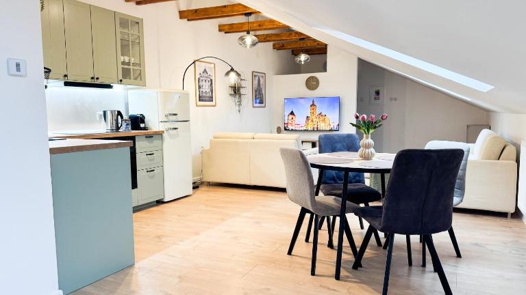 Attic Apartment, center of Košice with private parking - B&B Košice