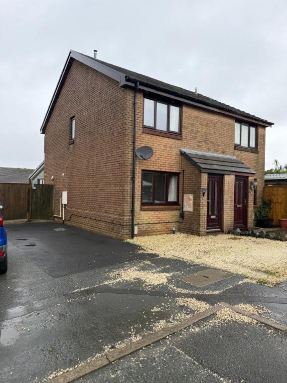 2 Bed Fully Furnished House In Milford Haven - B&B Milford Haven