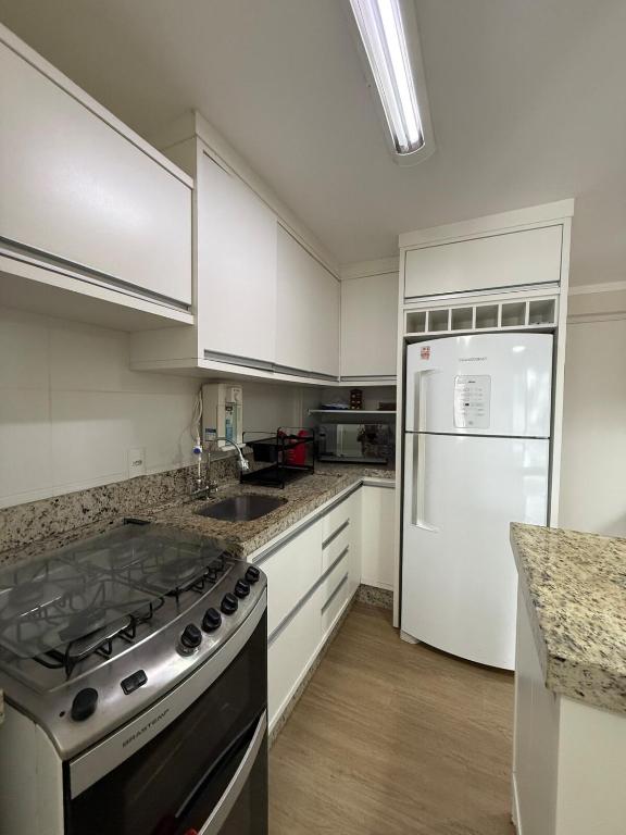 Apto Praia Brava 2 dormitórios 800 metros do mar - B&B Itajaí
