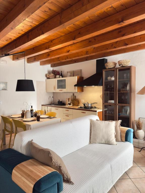 Casa La Meridiana Levante Apartment - B&B Cavalcaselle