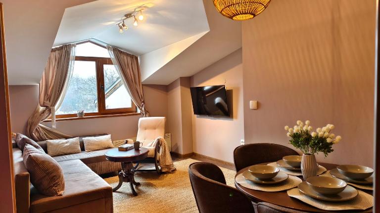 Cozy Stylish 2-bedroom apt near ski road, 5min to Gondola & bars - B&B Bansko