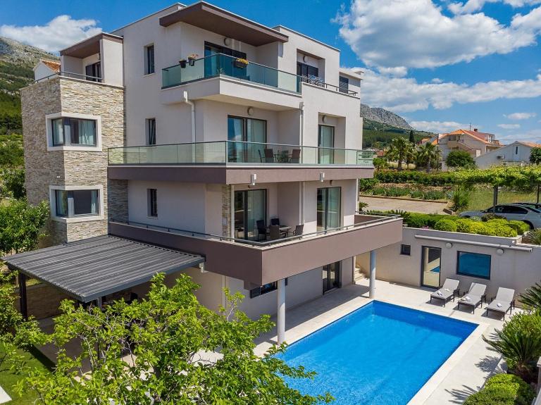 Luxury Villa Lucas with heated pool, whirlpool, sauna, 14 pax - B&B Podstrana