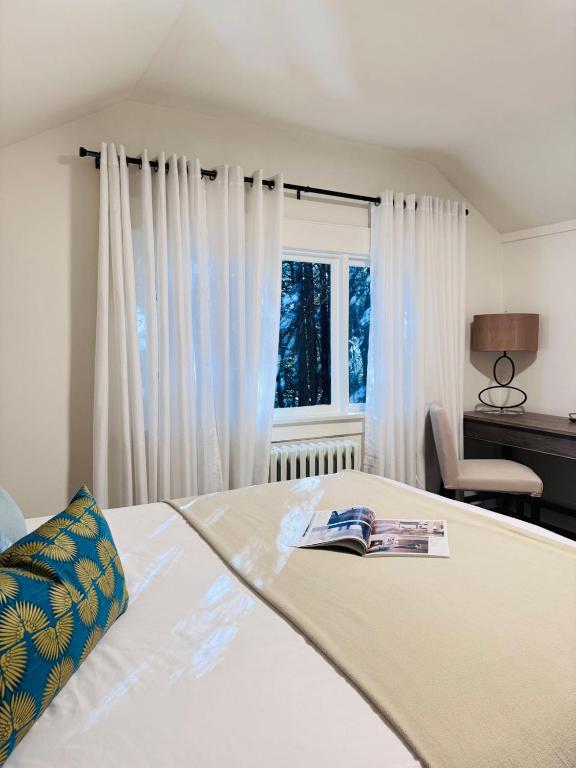 Modern Queen Room Ensuite Bathroom Vancouver West - Bed and Breakfast Vancouver