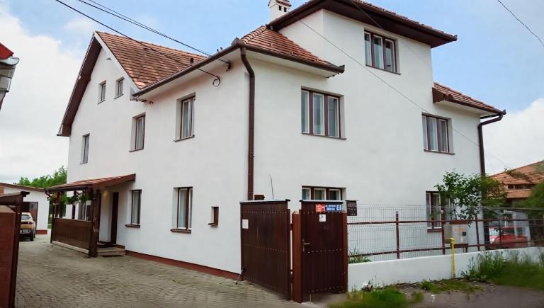 Akác Apartmanház - B&B Odorheiu Secuiesc