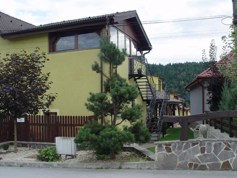 Penzion Zlaty Orol - Chambres d'hôtes Helcmanovce