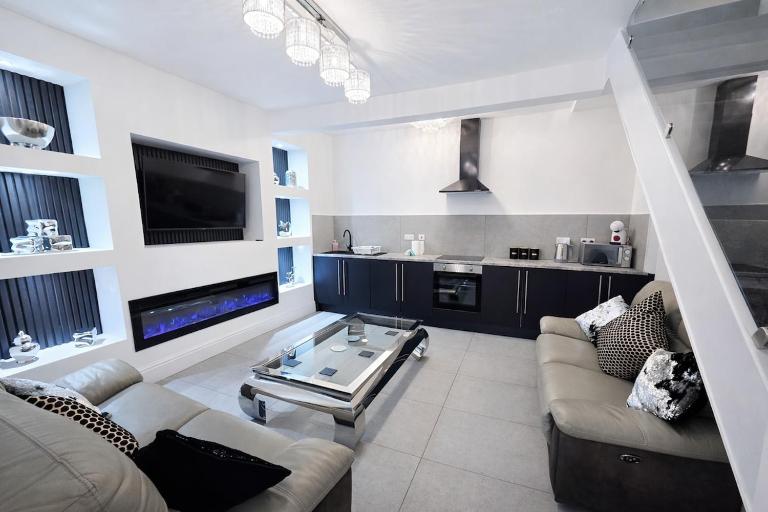 5 Bed Family Home in Treharris, Near Bike Park Wales - B&B Treharris