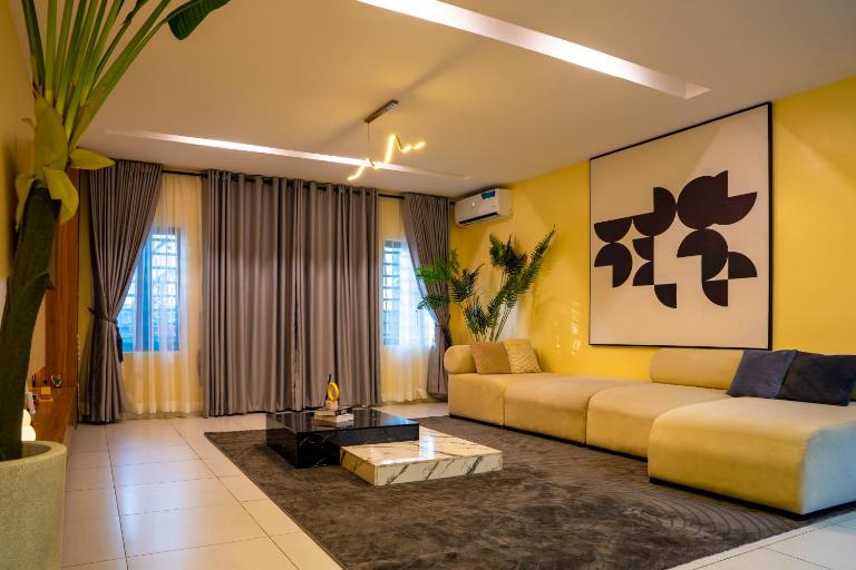 Spacious 2 Bedroom Flat in Lekki Phase 1 - B&B Lekki Peninsula