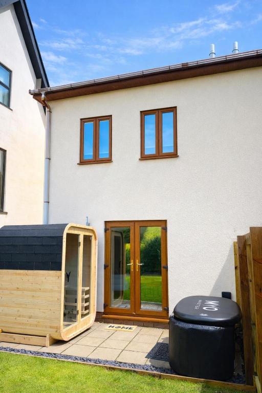 Luxury 3 Bedroom Welsh Valley Retreat With Superfast Wifi - B&B Tredegar