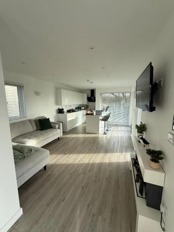 Lowern, Luxury Lodge with Hot Tub & Games Room Access - Chambres d'hôtes Menai Bridge
