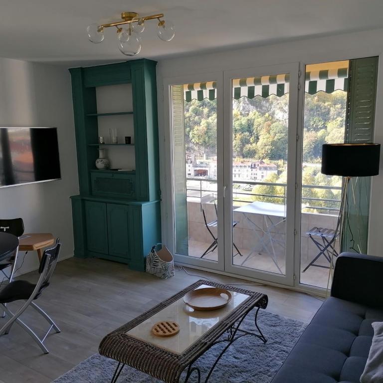 Appartement refait à neuf avec vue magnifique sur la citadelle et la vieille ville - B&B Besanzón