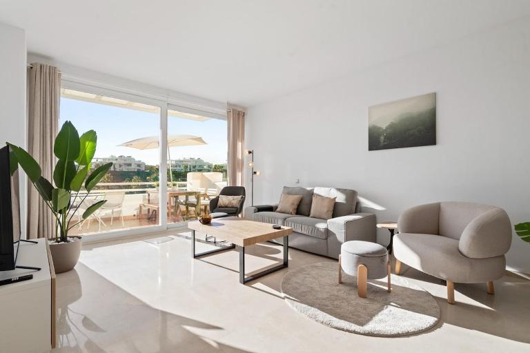 Stylish 2-Bedroom Apartment in Alcazaba Lagoon RDR529 - B&B Estepona