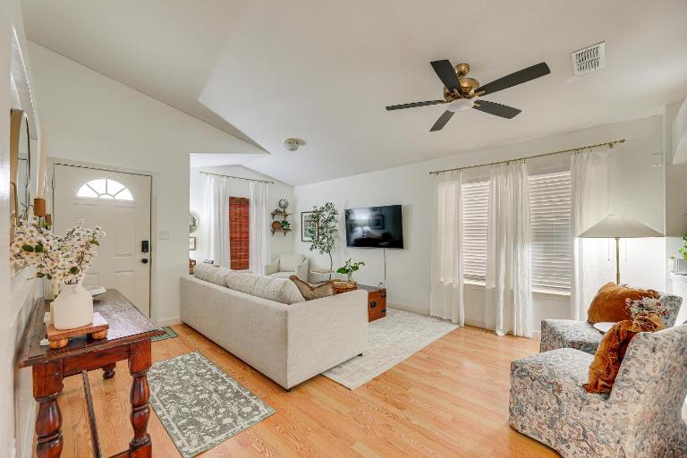 Cozy House by Zinnia Park! Family Home in McAllen - Chambres d'hôtes McAllen