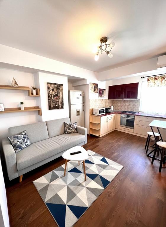 Modern Beach & City Centre Flat - B&B Constanța