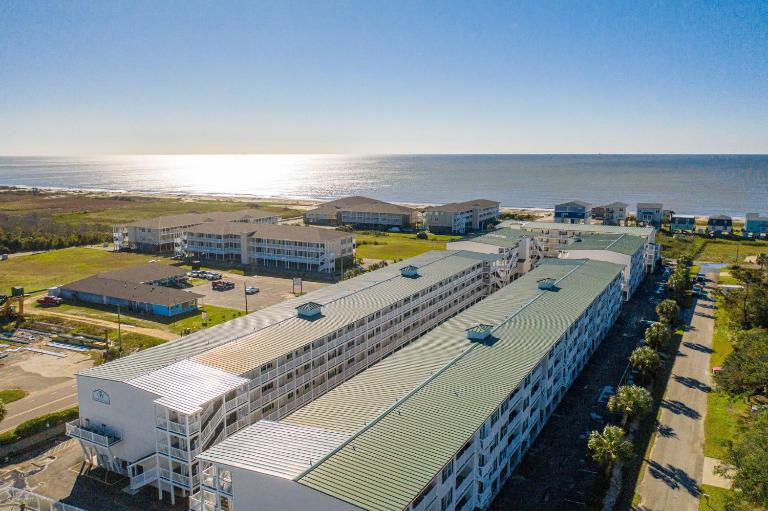 Cozy Condo with Community Pool Walk to Beach - B&B Oak Island