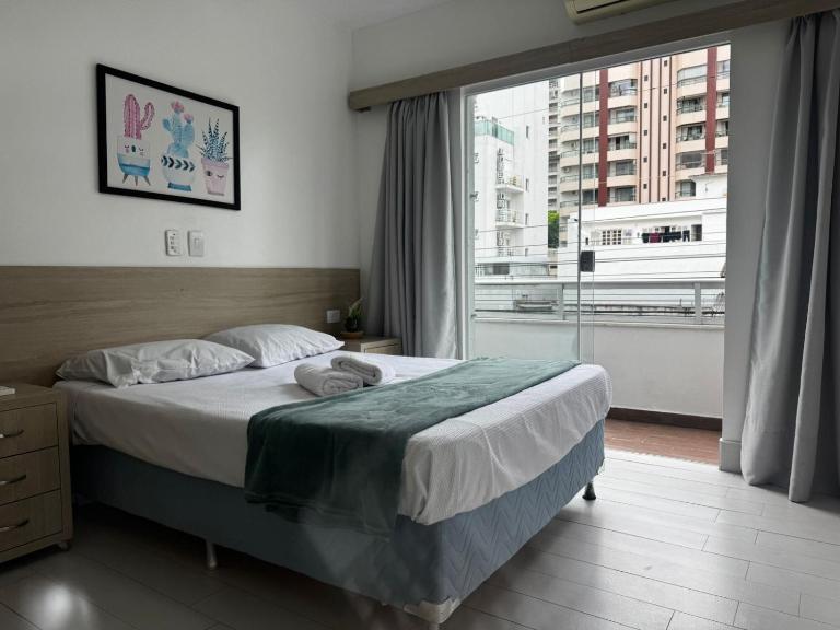 Apto a 350m da Praia 03 Quartos 02 Banheiros 01 Vaga - B&B Balneário Camboriú