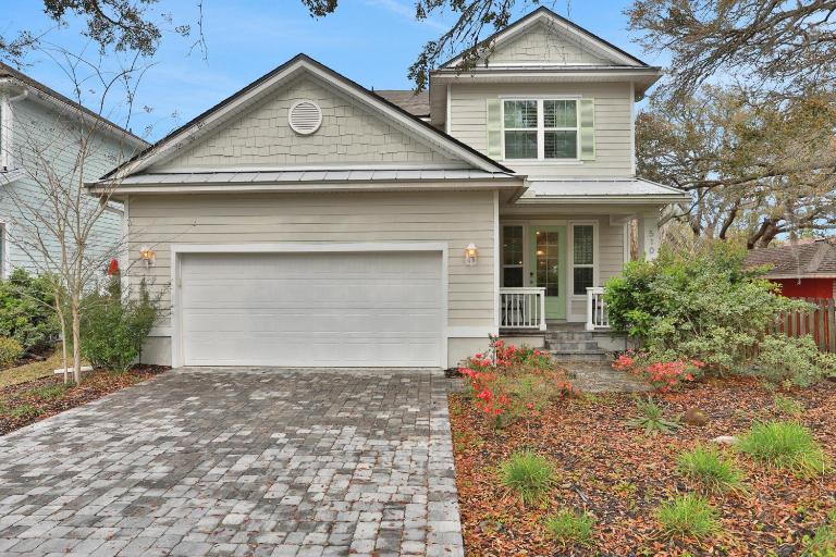 New dog-friendly home near Vilano Beach with private hot tub, grill, W/D, & AC - B&B Saint Augustine