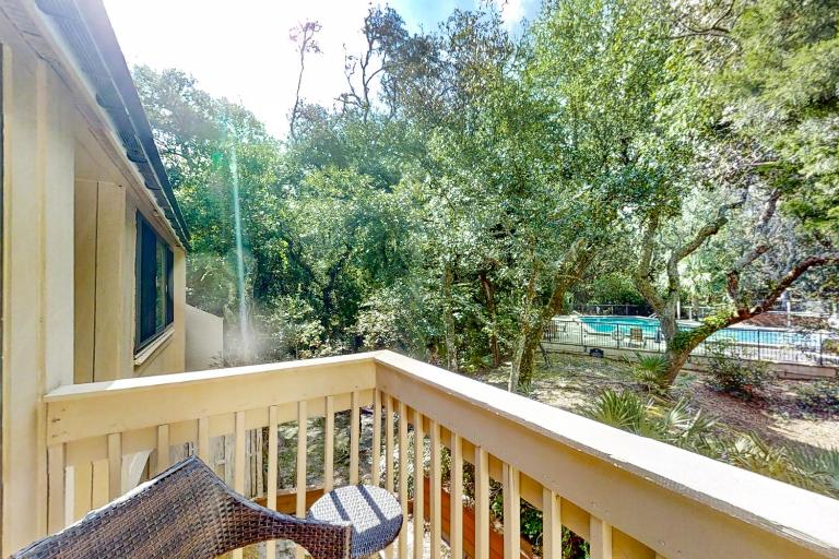 Condo 2-story with on-site pool, private patio, & W/D - near beach/golf - B&B Fernandina Beach