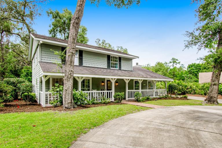 Relaxing, dog-friendly home with furnished patio, washer/dryer, WiFi, & AC - B&B Saint Simons Island