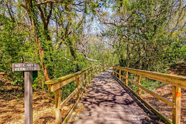 Dog-friendly Beachwood home in Omni Plantation with pool & beach access - B&B Fernandina Beach