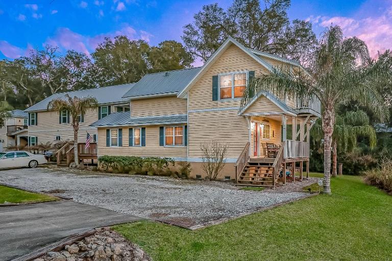 Inviting waterfront cottage with balcony, firepit, marsh views, & washer/dryer - B&B Fernandina Beach