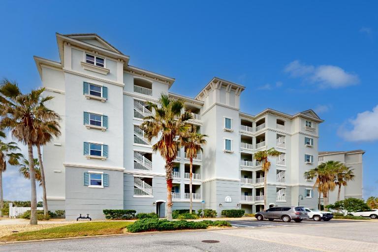 Second Floor, Dog-Friendly Condo with Shared Pool, High-Speed WiFi, & Central AC - Bed and Breakfast Palm Coast