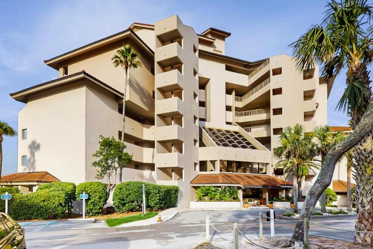 Ocean Front Hotel Side Condo with Balcony, WiFi & Shared Pool - B&B Fernandina Beach
