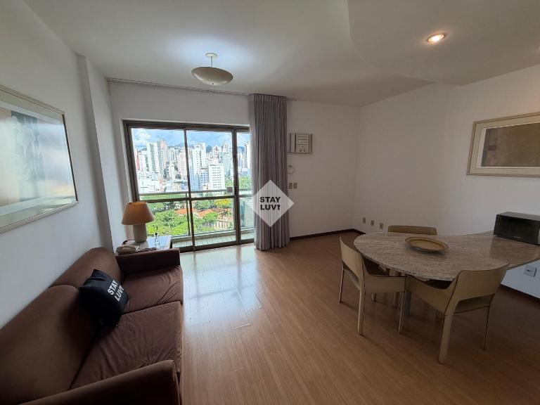 Apartamento Amplo com Varanda na praça da Savassi - B&B Belo Horizonte